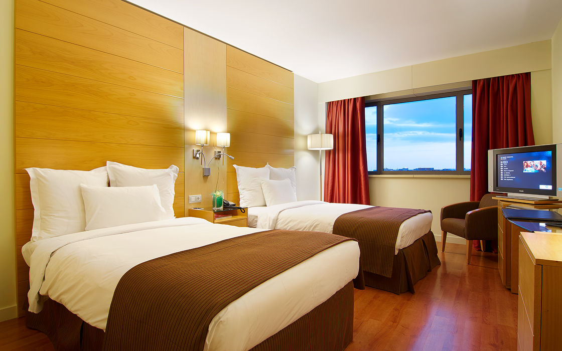 Hotel Bah Barcelona Airport 4*